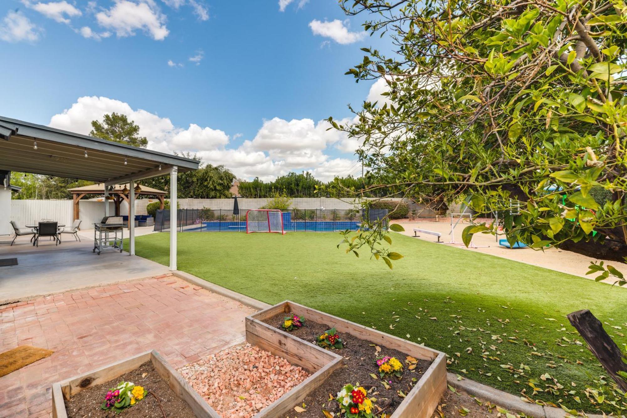 With Private Pool, Fire Pit And Swing Set Holiday home Phoenix